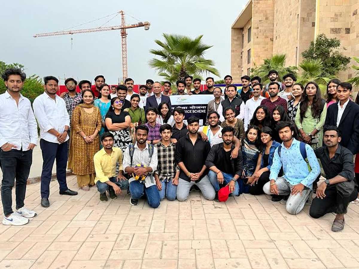 राष्ट्रीय सेवा योजना शिविर में विद्यार्थियों ने क्षेत्र में चलाया स्वच्छता व पर्यावरण सुरक्षा अभियान